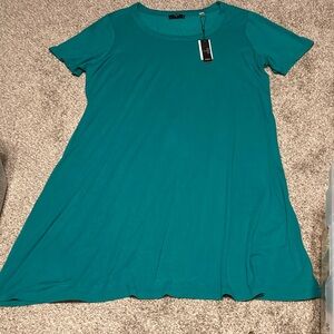 Tahari green Short Sleeve Tshirt mid length dress